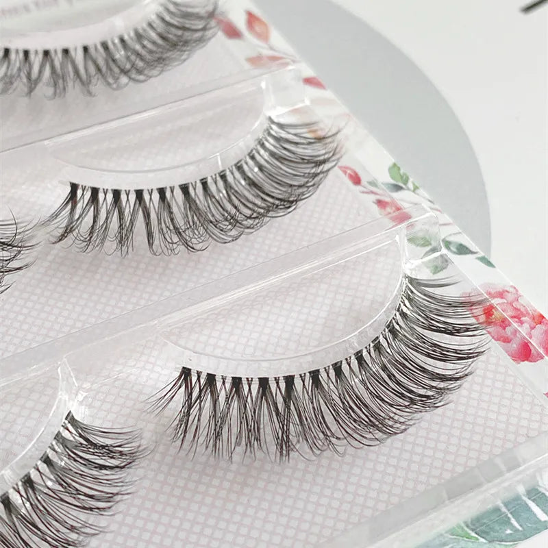 Natural False Eyelashes for a Discreet Look