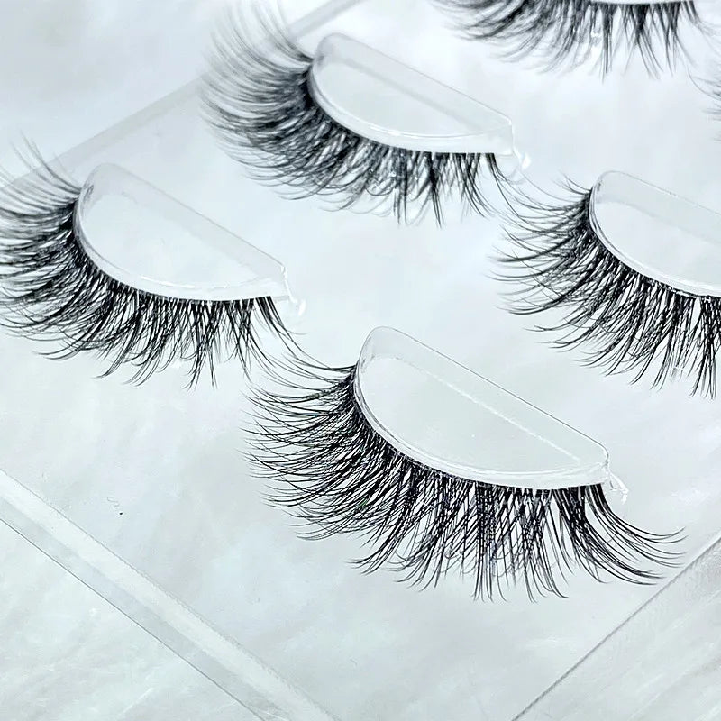 Natural False Eyelashes for a Discreet Look