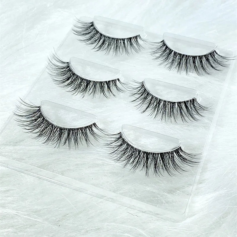 Natural False Eyelashes for a Discreet Look