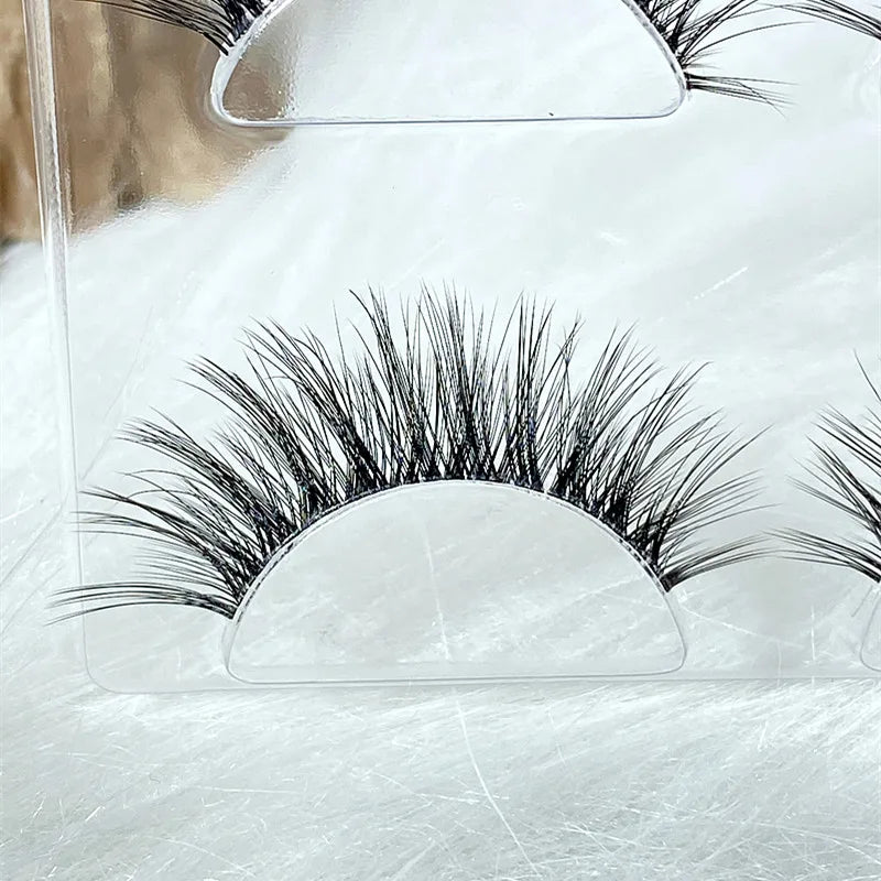 Natural False Eyelashes for a Discreet Look